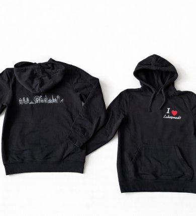 Schwarzer Hoodie mit I Herz Lukasmarkt und der Mayener Silhouette