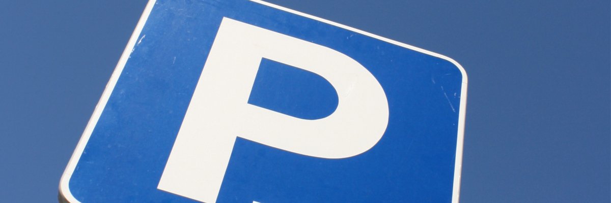 Beispielbild eines blauen Parkplatz-Schildes